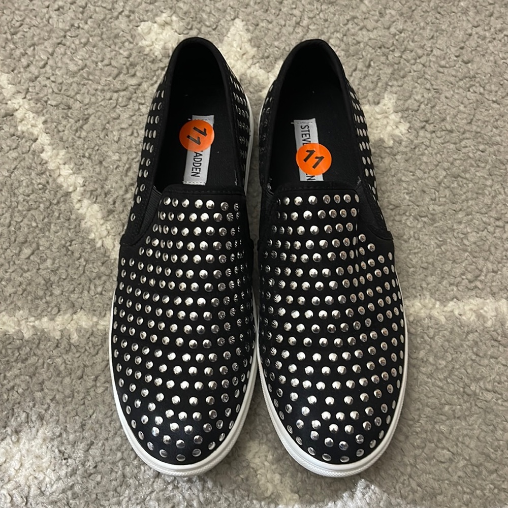 Steve Madden stud flats in black size 11